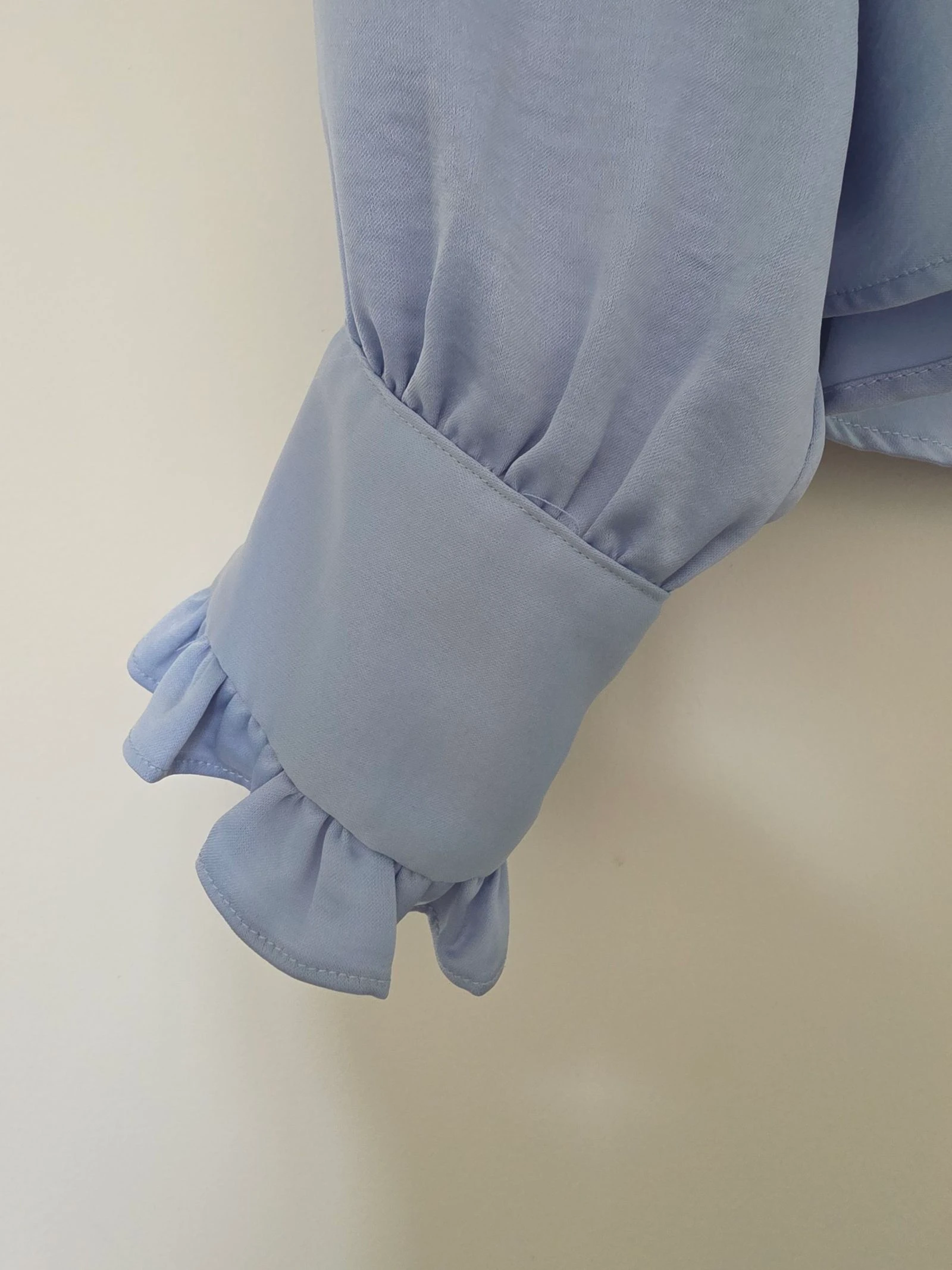Blusa Azul Acetinada Folhos | Zara | T.XL – photo 6